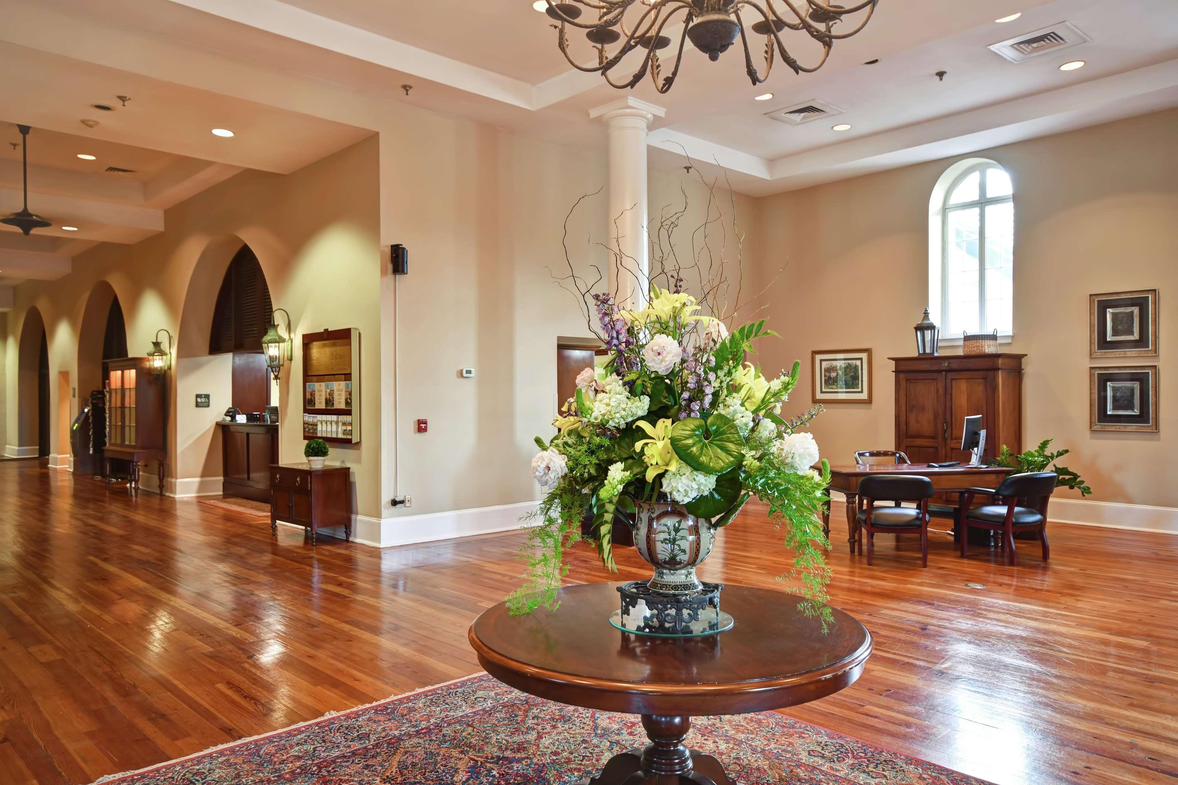Embassy Suites Charleston - Historic District Екстериор снимка