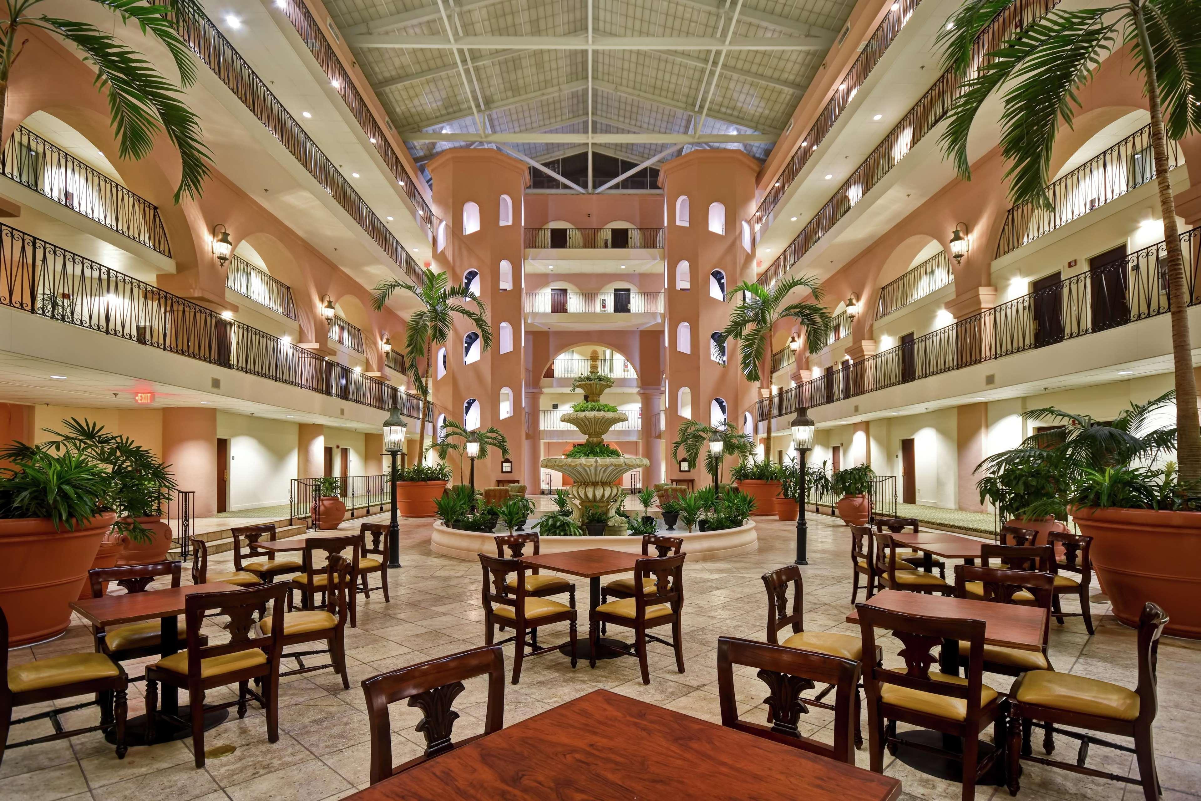 Embassy Suites Charleston - Historic District Екстериор снимка