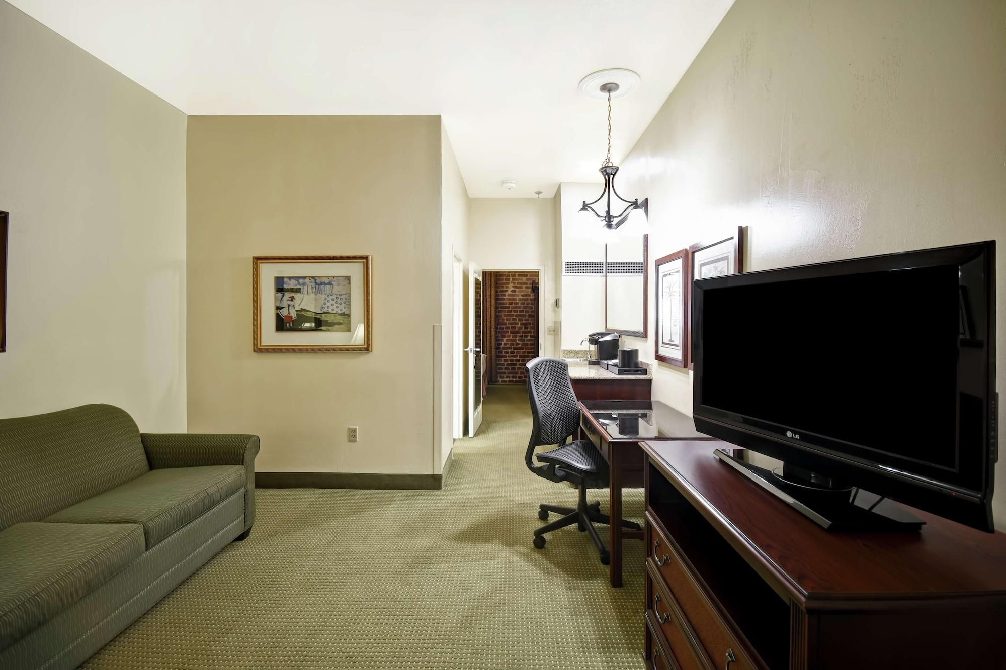 Embassy Suites Charleston - Historic District Екстериор снимка