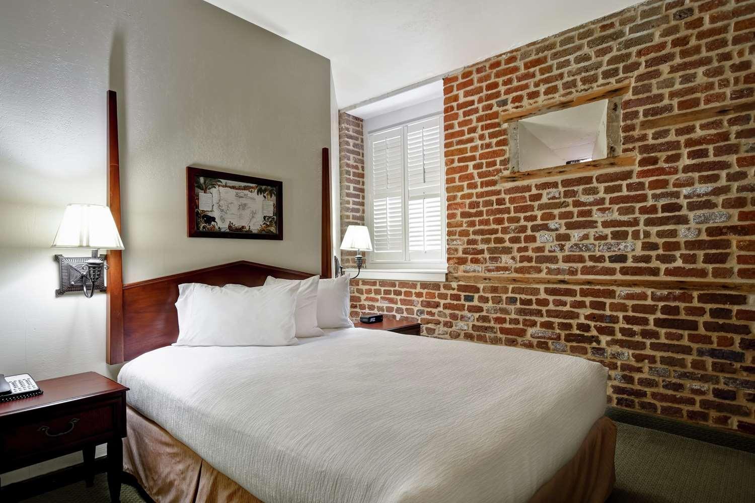 Embassy Suites Charleston - Historic District Екстериор снимка