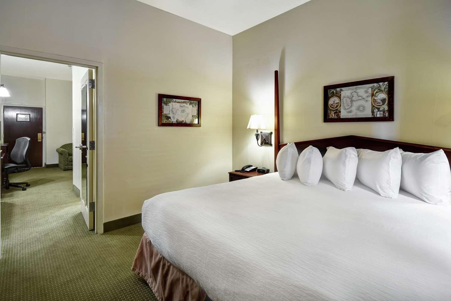 Embassy Suites Charleston - Historic District Екстериор снимка