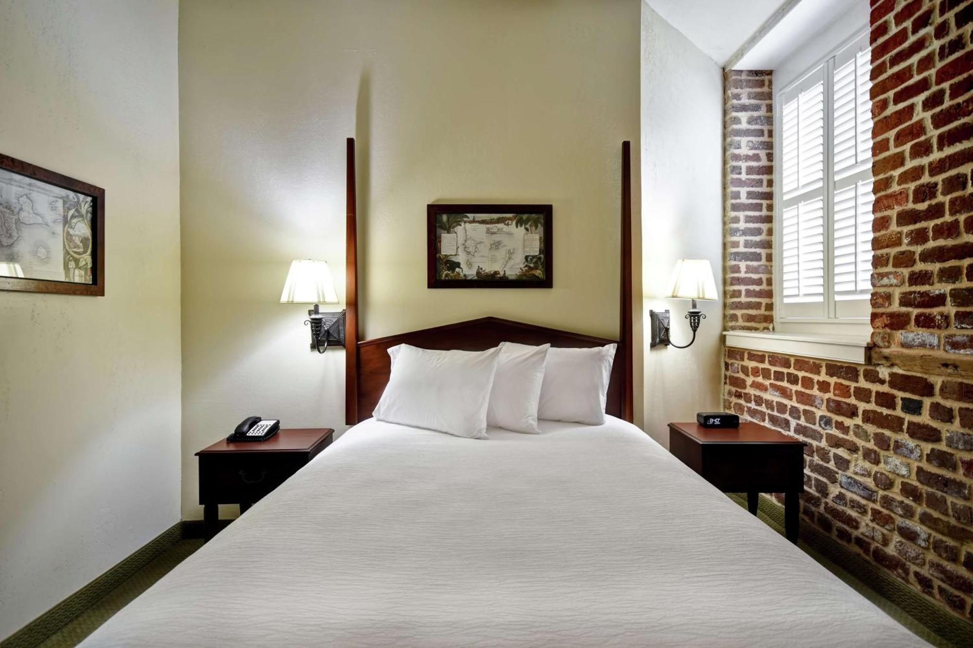 Embassy Suites Charleston - Historic District Екстериор снимка