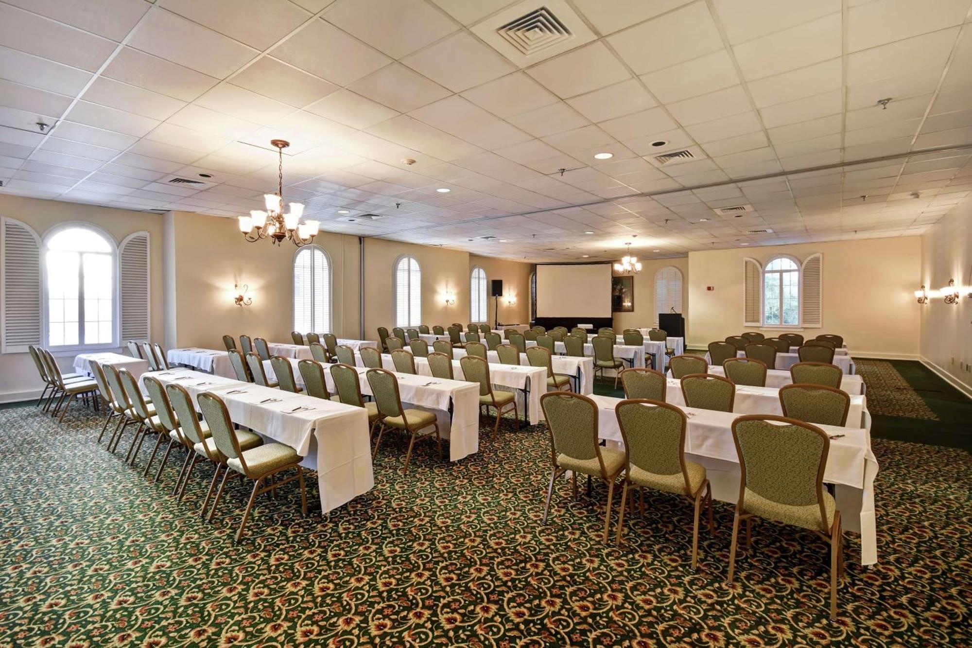 Embassy Suites Charleston - Historic District Екстериор снимка