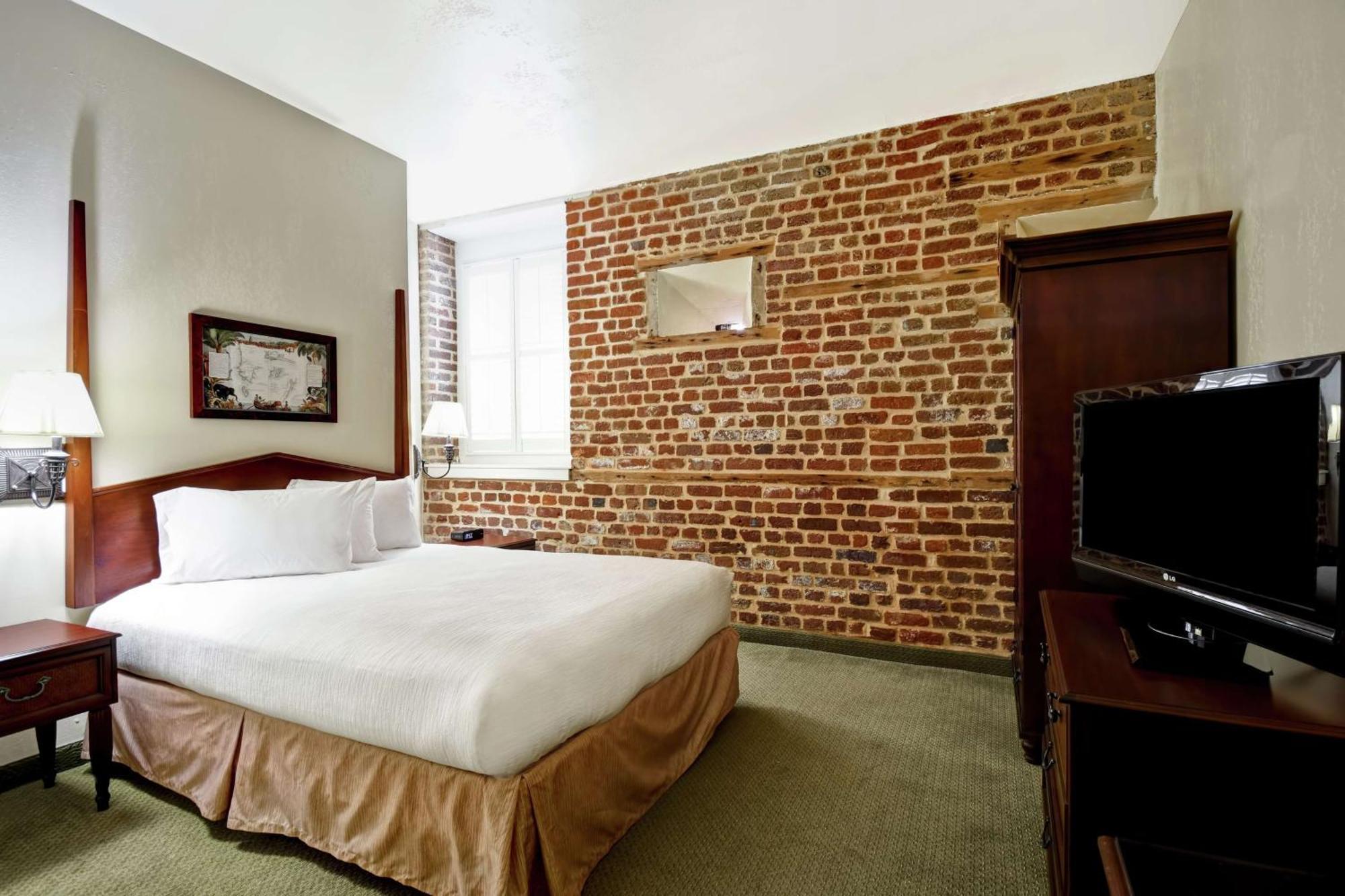 Embassy Suites Charleston - Historic District Екстериор снимка