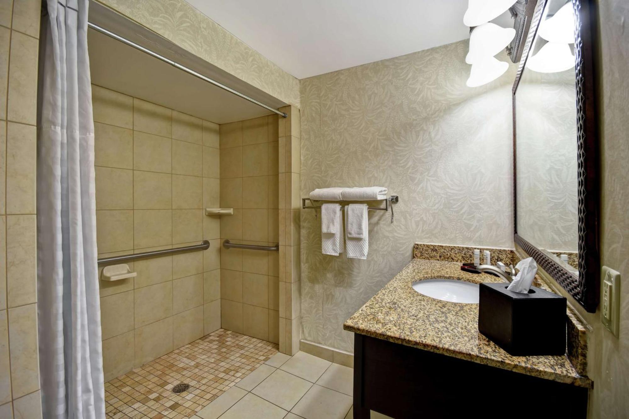 Embassy Suites Charleston - Historic District Екстериор снимка