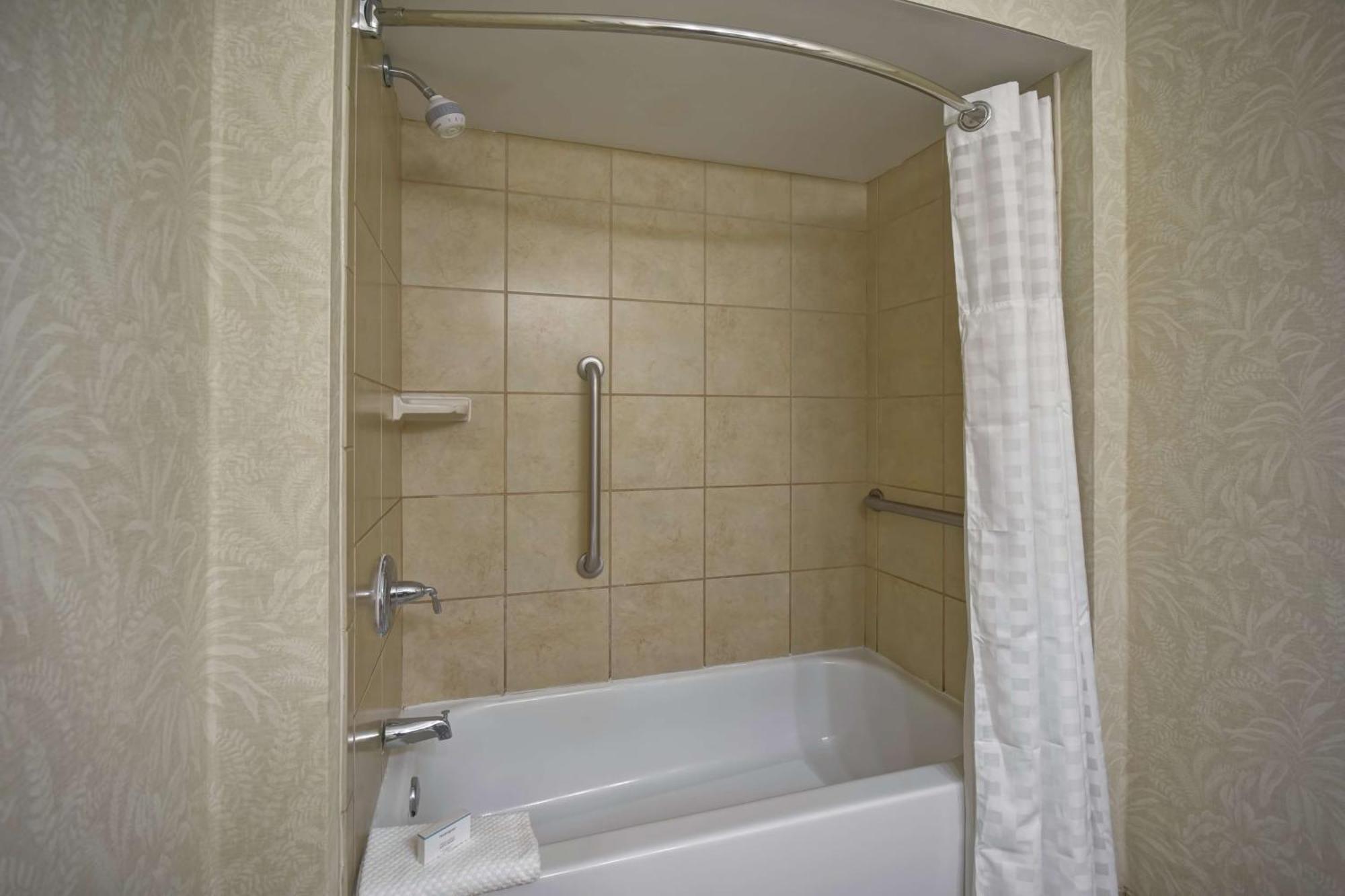 Embassy Suites Charleston - Historic District Екстериор снимка