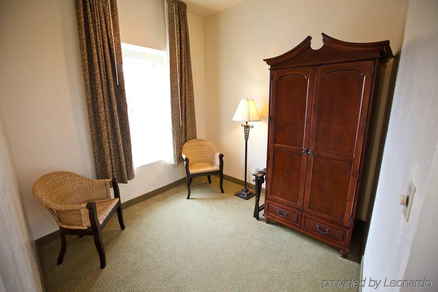 Embassy Suites Charleston - Historic District Стая снимка